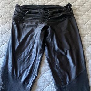 Gorgeous leggings with mesh details , cropped , rushing at the top waist